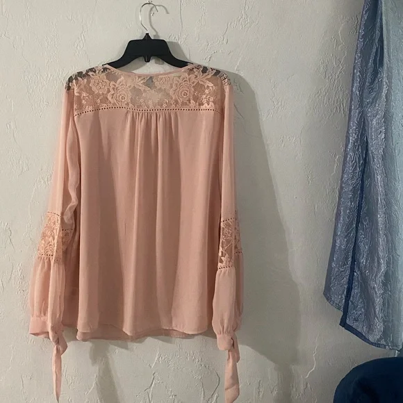 Blush lace top w/ tie sleeves. - Picture 2 of 2